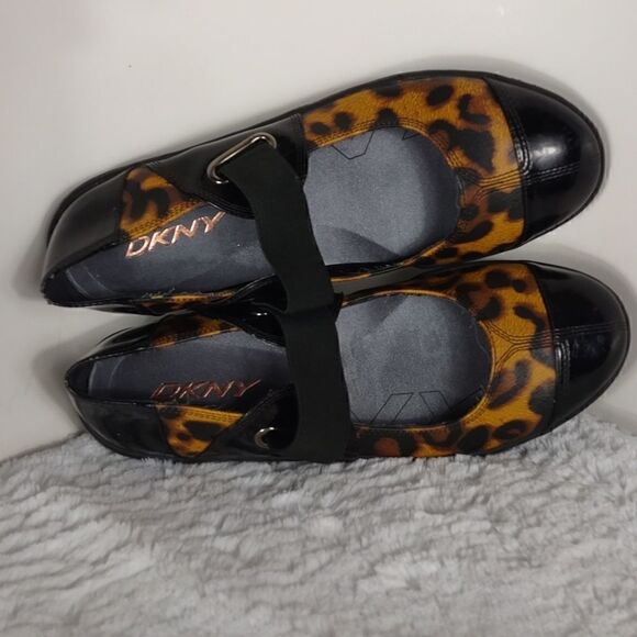 DKNY Animal Print MaryJane Woman's Flats - Picture 4 of 7